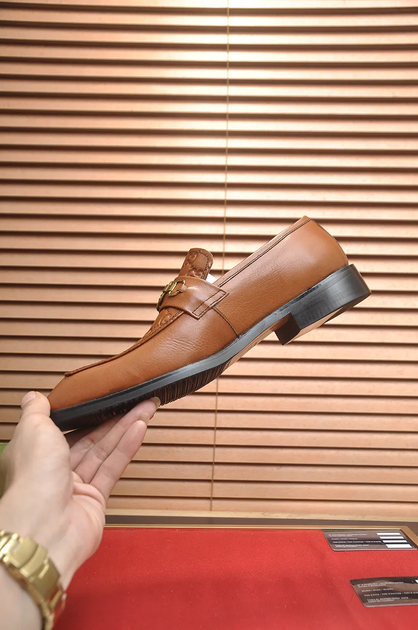Men's shoes💰460💶Italy's top luxury men's shoes giant [GUCCI Gucci] has a new model 🍃Original European style🔰 Pleasant to the eye😍In order to make the shoes more durable and non-deformable🌀The production continues to follow traditional methods but there is still no lack of innovation💪The original cowhide is chosen for the leather♻️ Smooth, natural and exceptionally bright⭐Made of imported cowhide, the first choice of the rich 38-45 (45 customized)